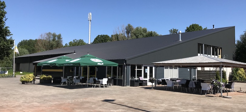Tennishal in Winschoten na vervangen dakpanelen